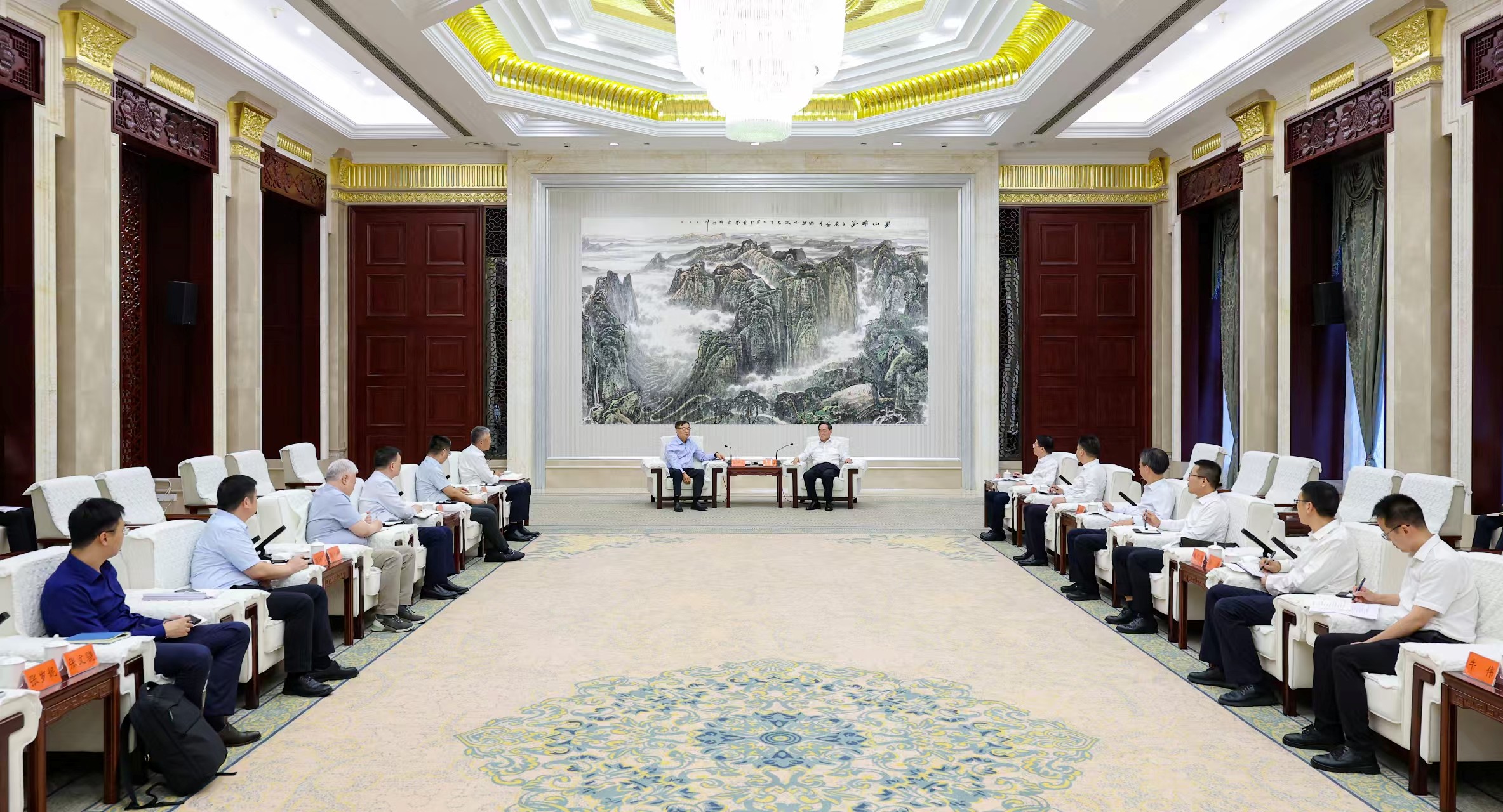 贵州省委书记徐麟会见软通动力董事长刘天文一行